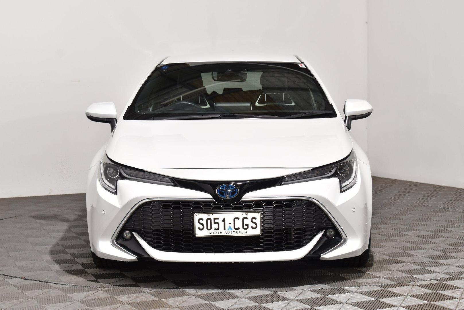 2020 Toyota Corolla ZR Hybrid — photo 3