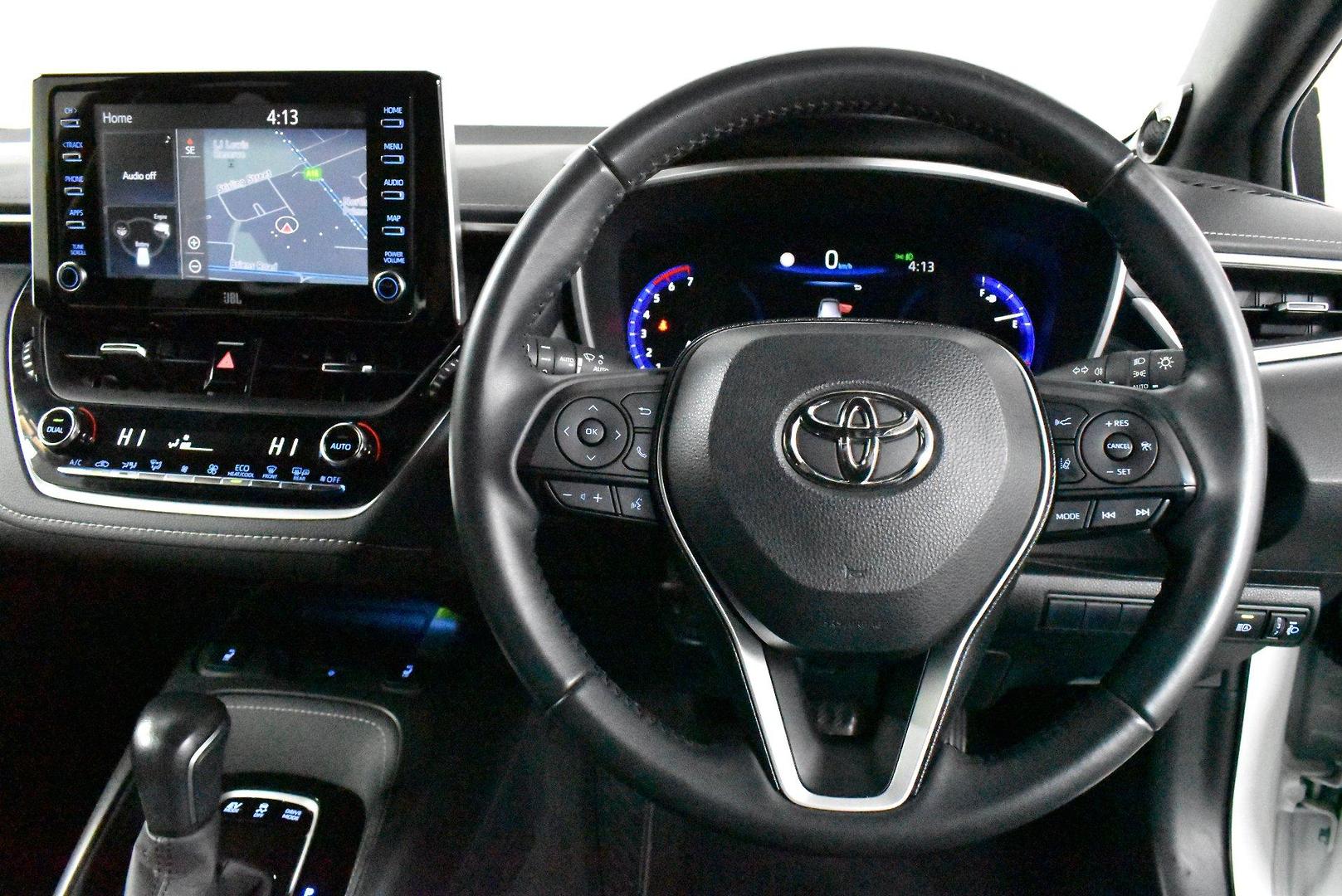 2020 Toyota Corolla ZR Hybrid — photo 5