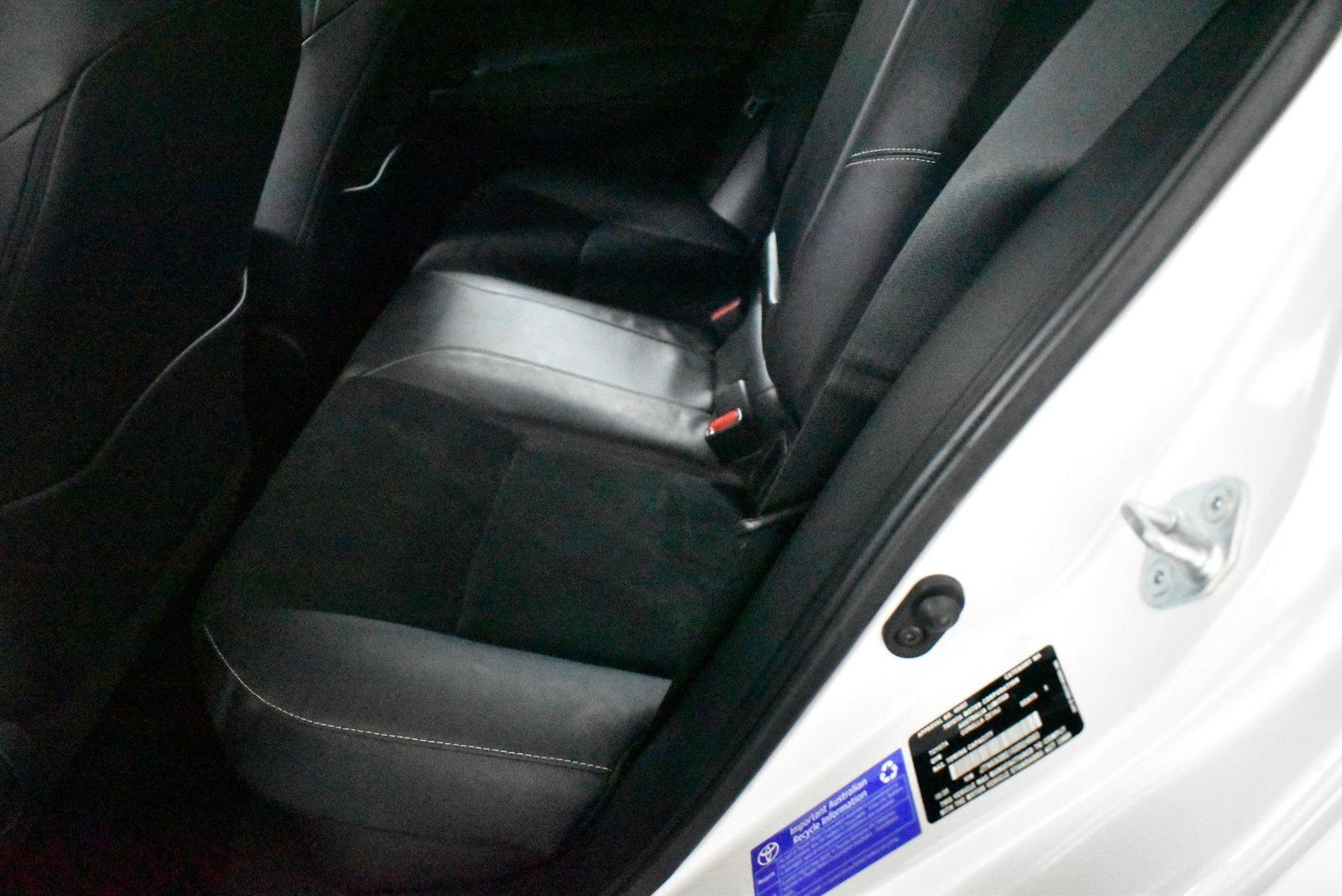 2020 Toyota Corolla ZR Hybrid — photo 8