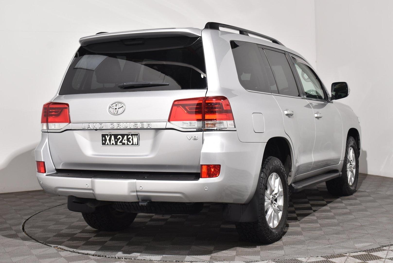 2020 Toyota Landcruiser GXL — photo 14