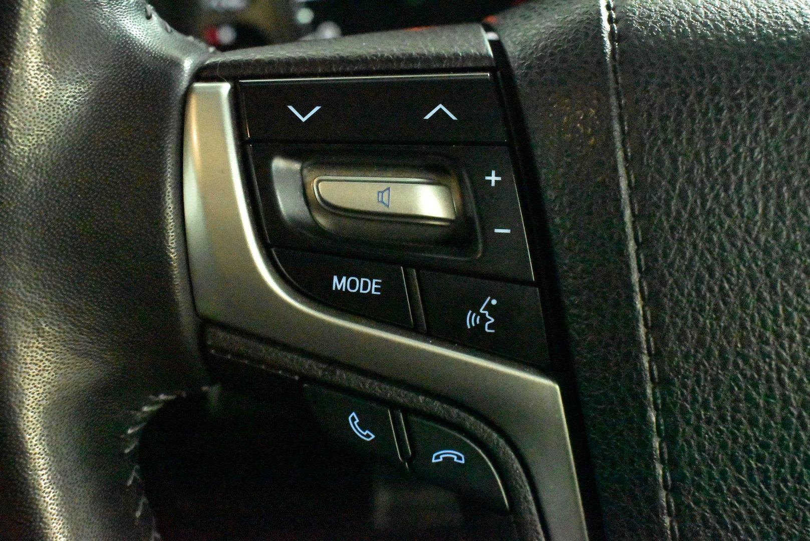 2020 Toyota Landcruiser GXL — photo 21