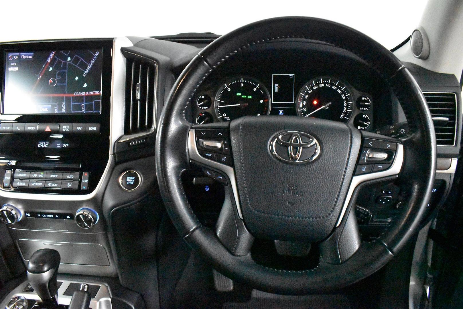 2020 Toyota Landcruiser GXL — photo 5