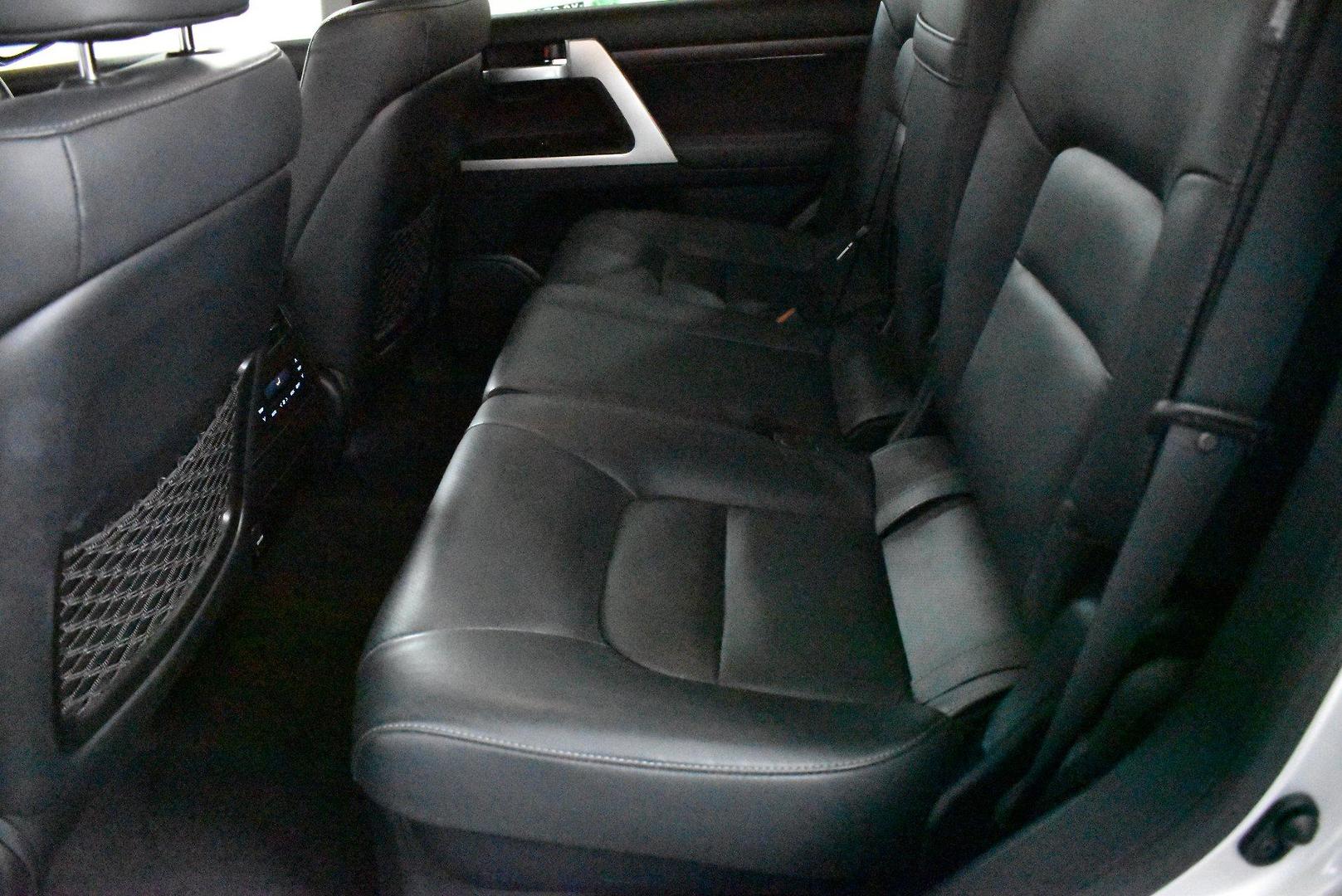 2020 Toyota Landcruiser GXL — photo 8